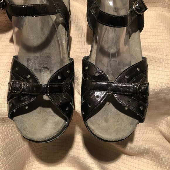 Dansko chunky black patent leather sandals, - Picture 4 of 16